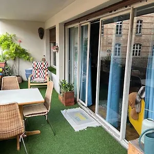  Apartment Grand Avec Balcon Et Parking Gratuit Sur Place