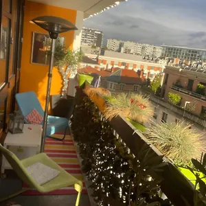  Séjour chez l'habitant A L'ombre De La Tour Eiffel Au Bord De La Seine