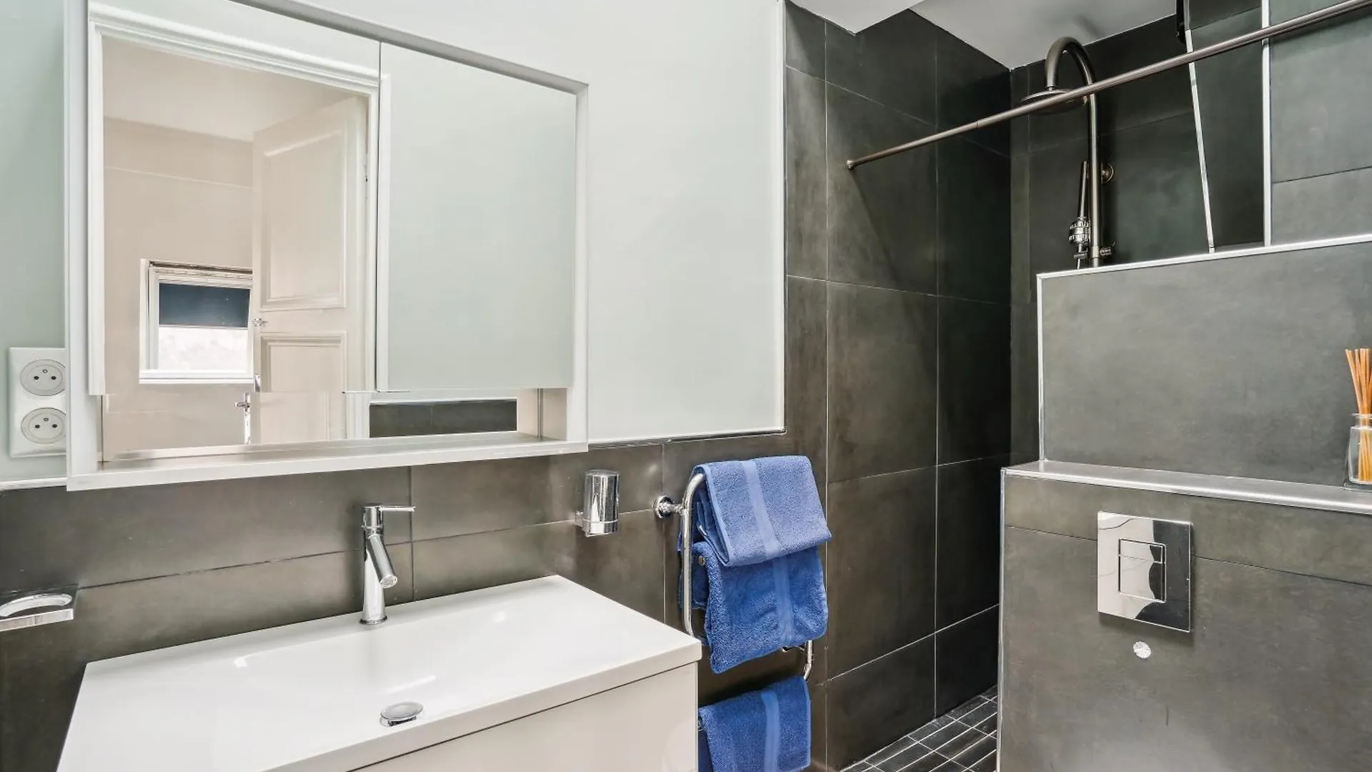 New Apartment Near Champs Elysees Paris