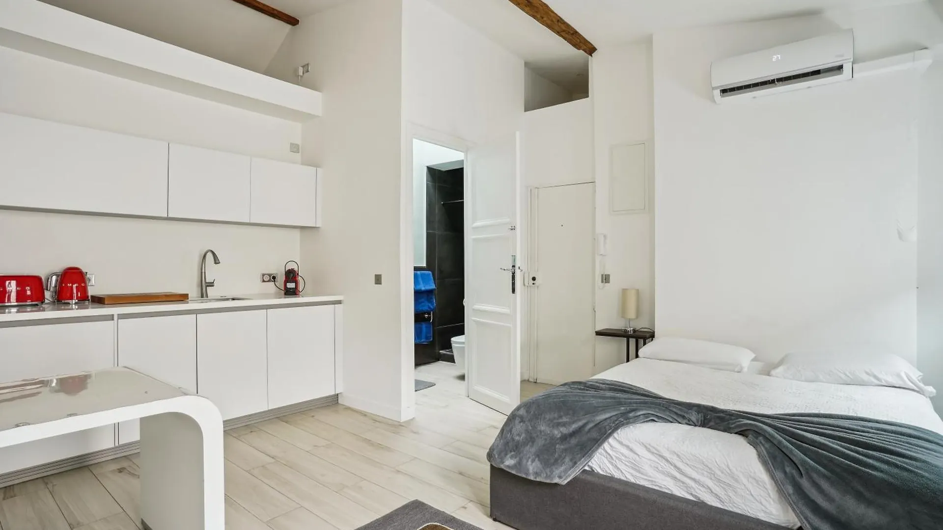 New Apartment Near Champs Elysees Paris France